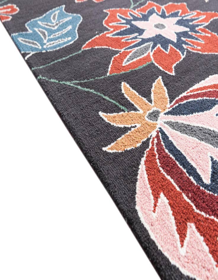 Detail image of  5' 1 x 8' Luna Rug