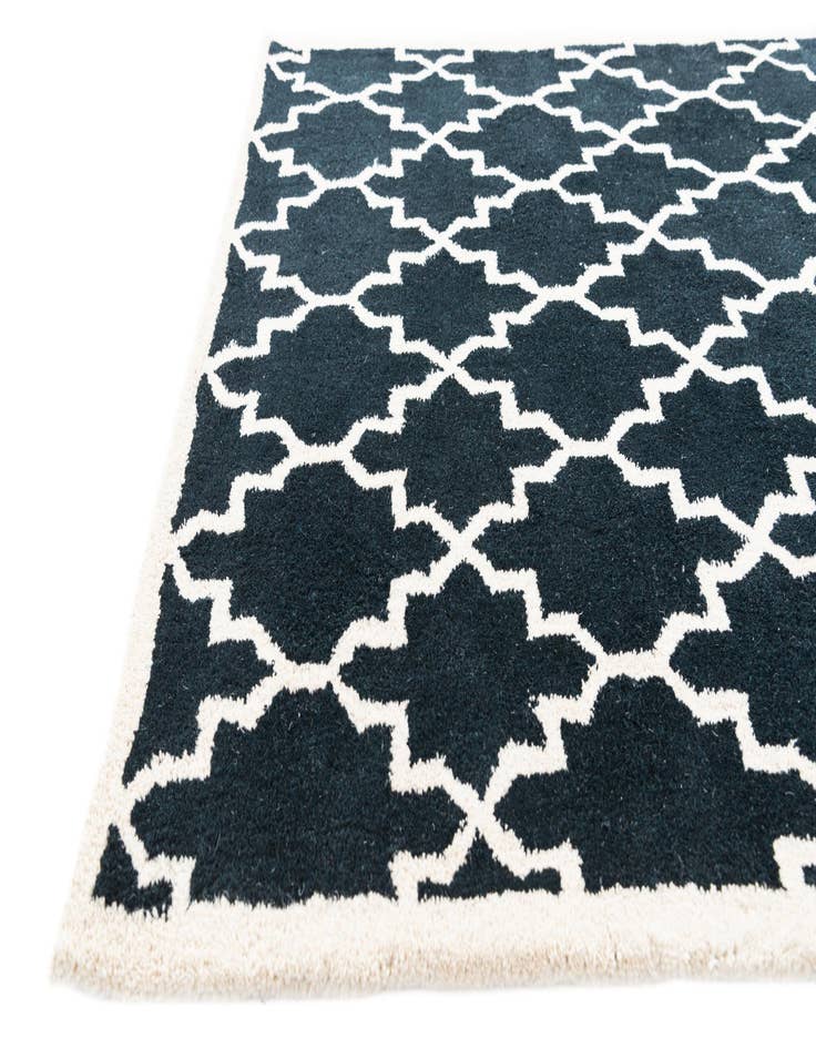 Detail image of  4' x 6' Luna Rug