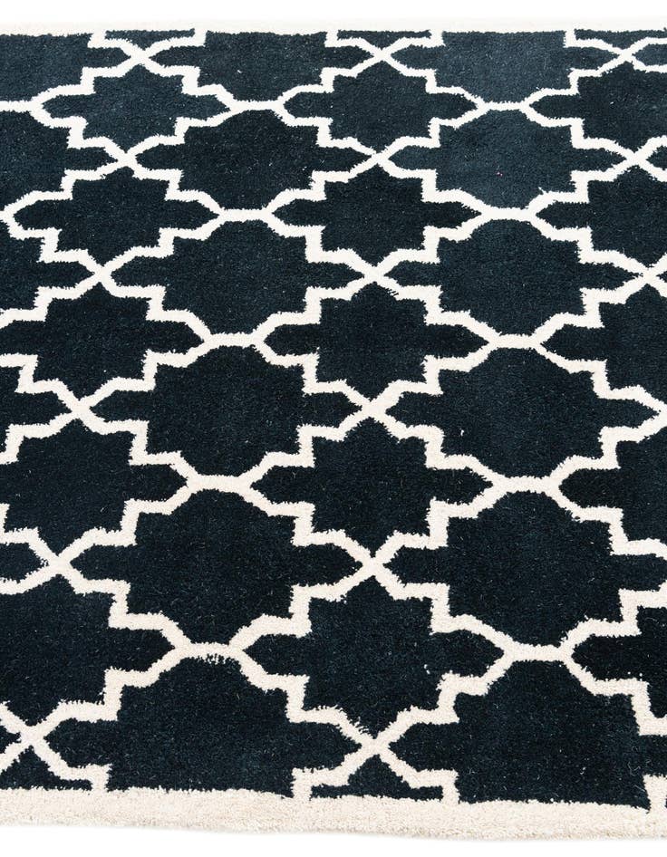 Detail image of  4' x 6' Luna Rug