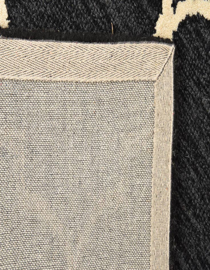 Detail image of  5' 1 x 8' Luna Rug