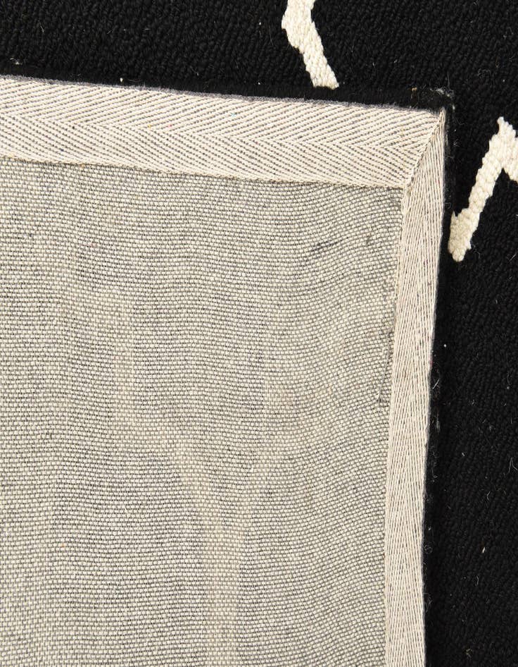 Detail image of  5' 1 x 8' Luna Rug