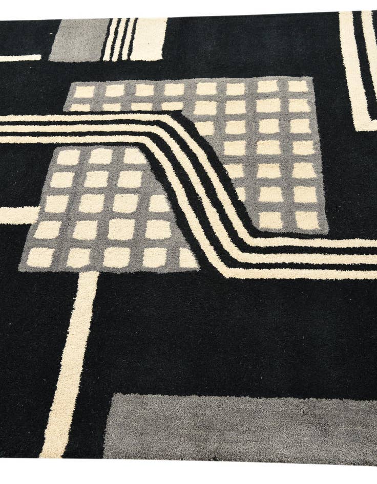 Detail image of  5' x 7' 10 Luna Rug