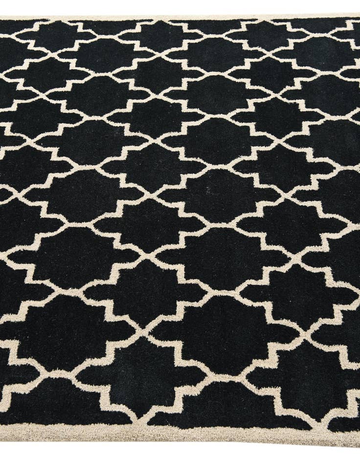 Detail image of  5' x 7' 10 Luna Rug