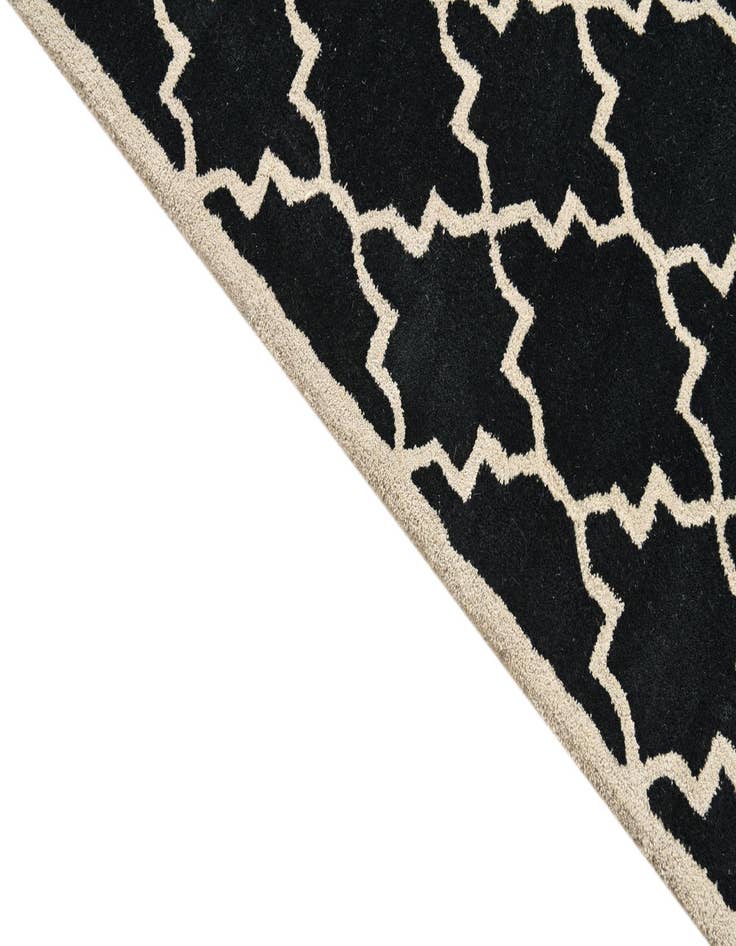 Detail image of  5' x 7' 10 Luna Rug