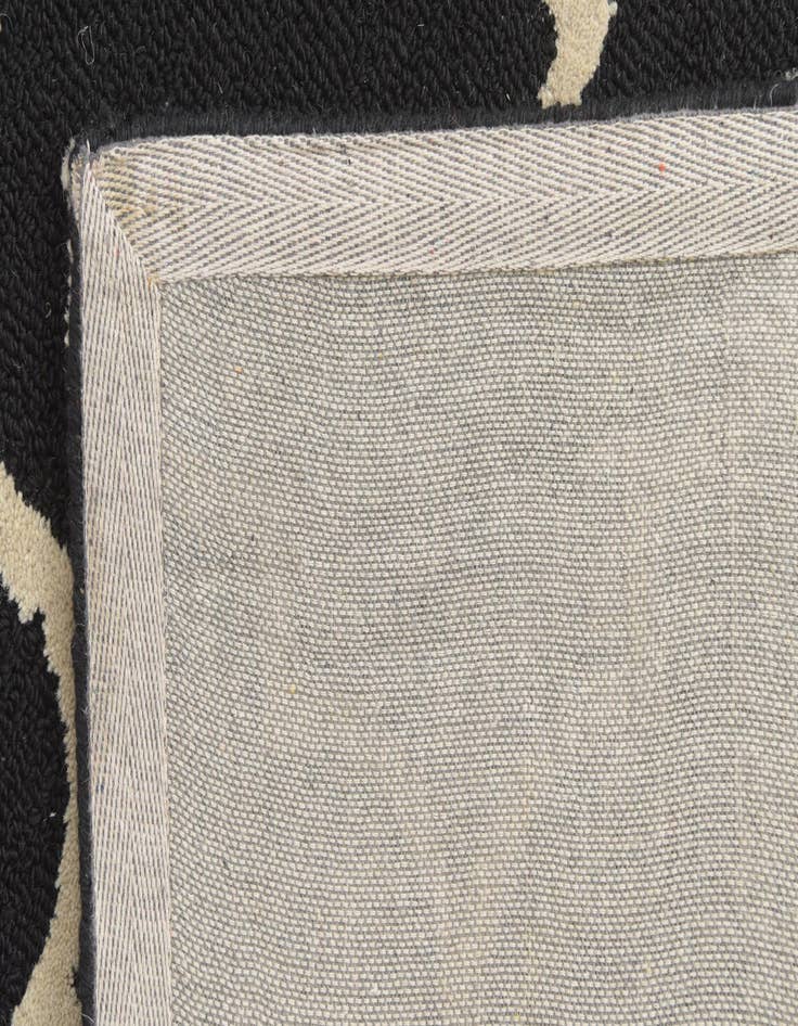 Detail image of  5' 1 x 8' Luna Rug