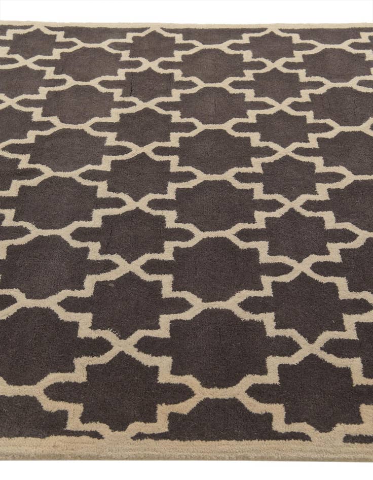 Detail image of  5' x 7' 10 Luna Rug