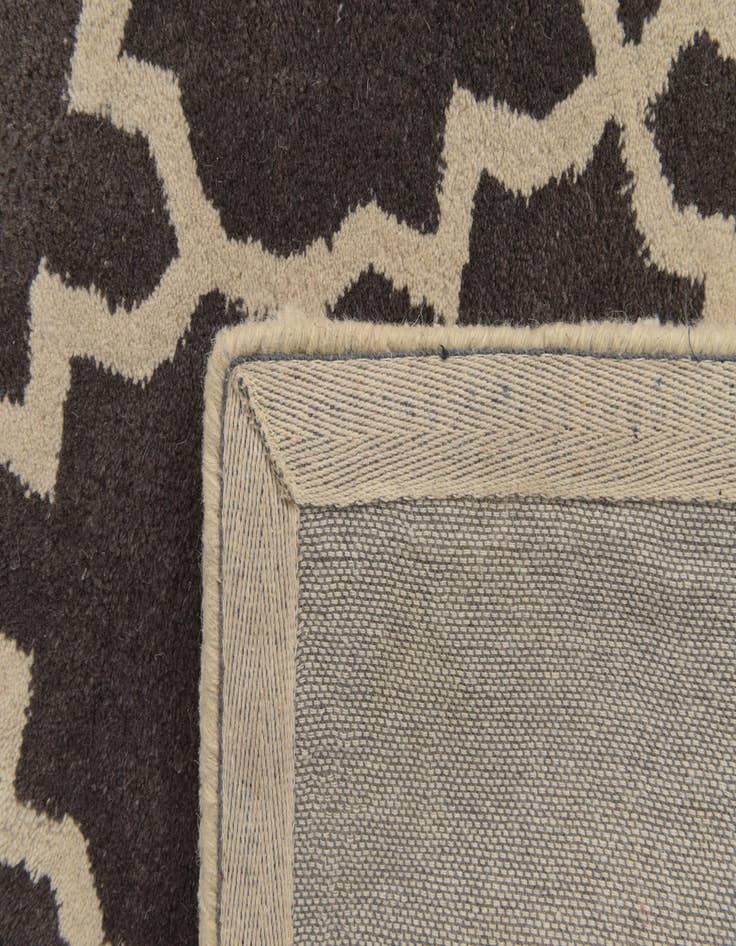 Detail image of  5' x 7' 10 Luna Rug