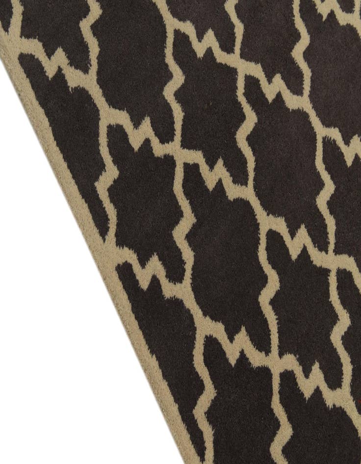 Detail image of  5' x 8' Luna Wool Rug