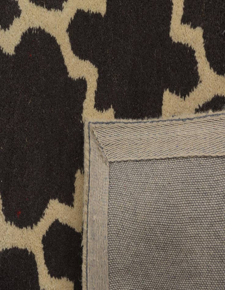 Detail image of  5' x 8' Luna Wool Rug