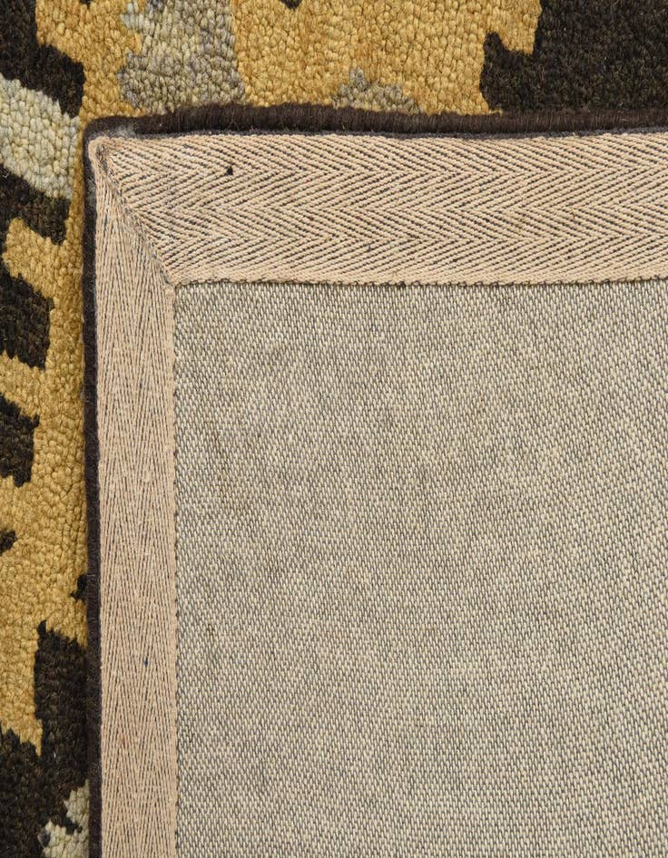 Detail image of  8' x 9' 10 Luna Rug