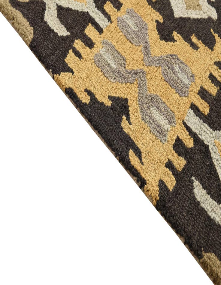 Detail image of  5' x 8' Luna Wool Rug