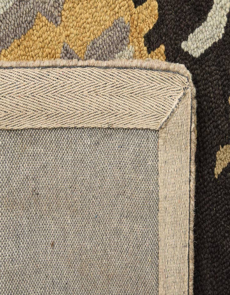 Detail image of  5' x 8' Luna Wool Rug