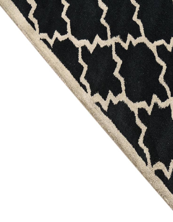 Detail image of  5' x 7' 11 Luna Wool Rug