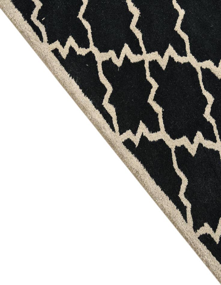 Detail image of  5' x 7' 11 Luna Wool Rug