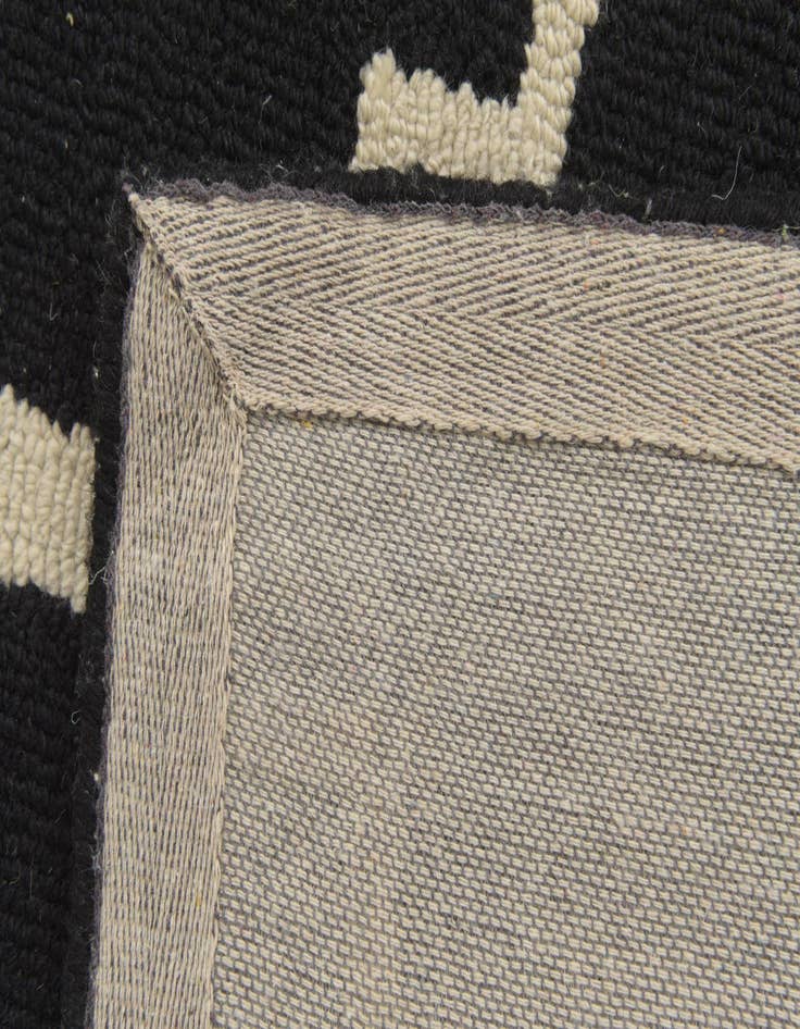 Detail image of  5' x 7' 10 Luna Wool Rug