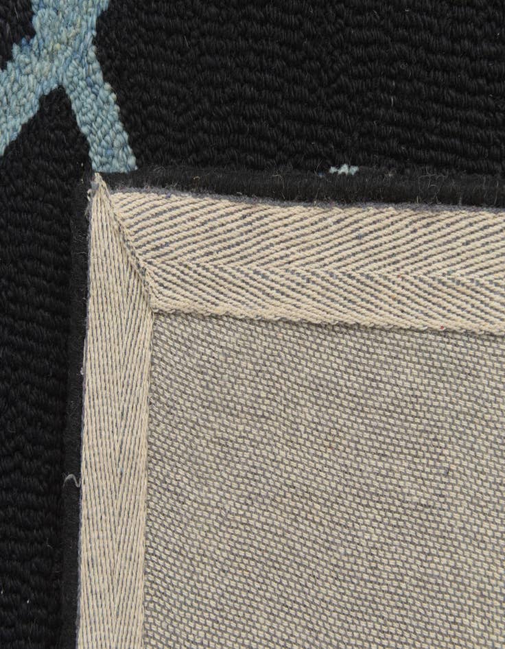 Detail image of  5' 1 x 8' Luna Wool Rug