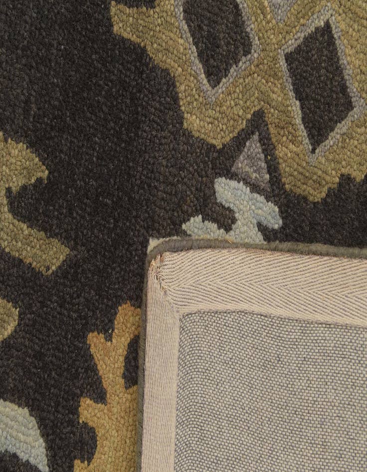 Detail image of  5' 1 x 8' Luna Wool Rug