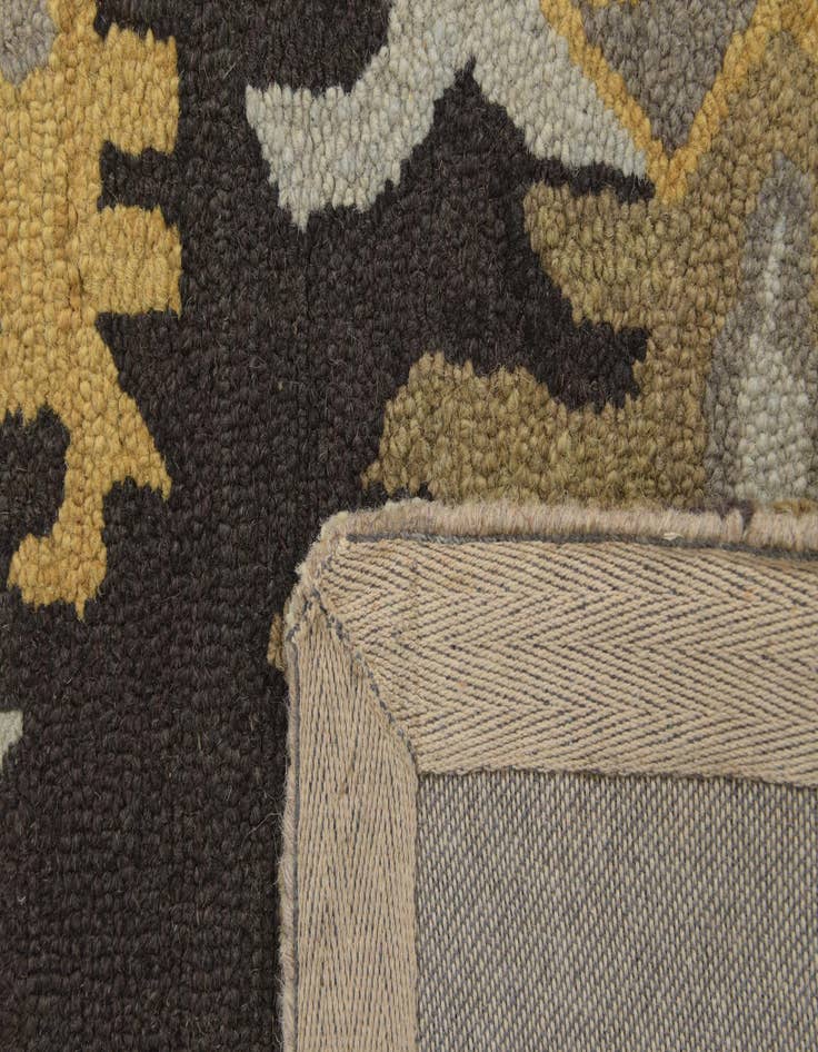 Detail image of  5' x 8' Luna Wool Rug