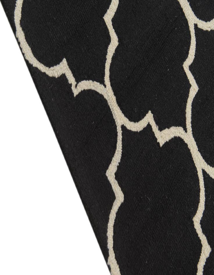 Detail image of  5' 1 x 8' Luna Wool Rug