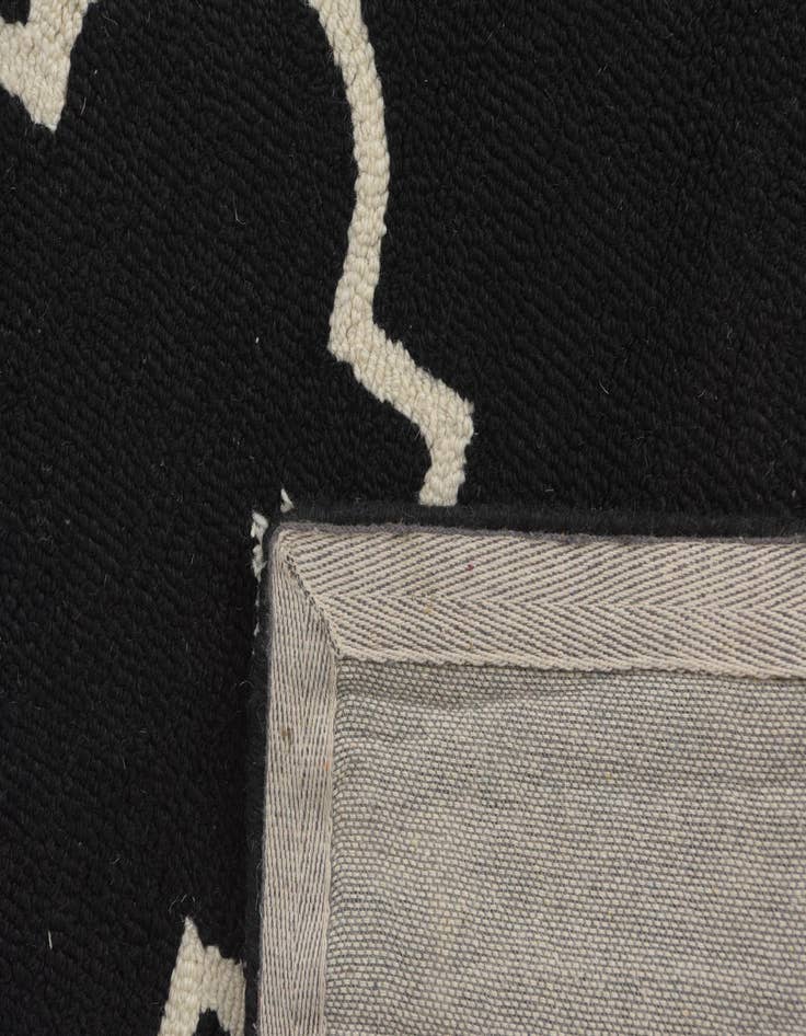 Detail image of  5' 1 x 8' Luna Wool Rug