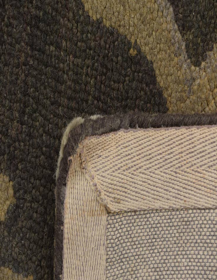 Detail image of  5' x 8' Luna Wool Rug