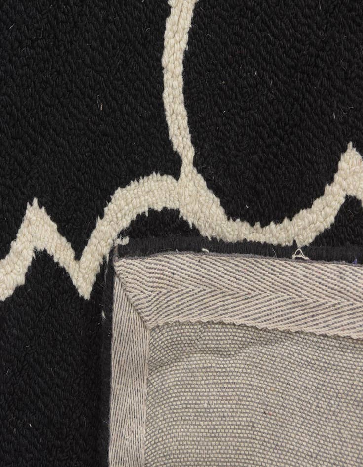 Detail image of  5' 2 x 8' Luna Wool Rug