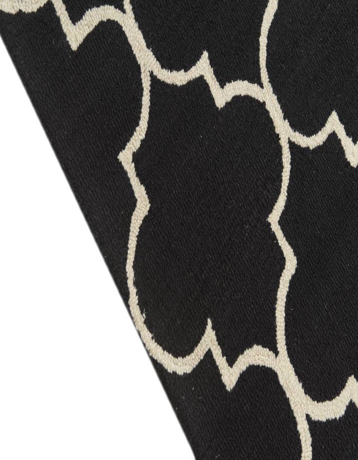 Detail image of  5' 1 x 8' Luna Wool Rug