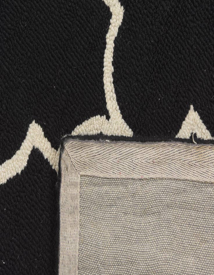 Detail image of  5' 1 x 8' Luna Wool Rug