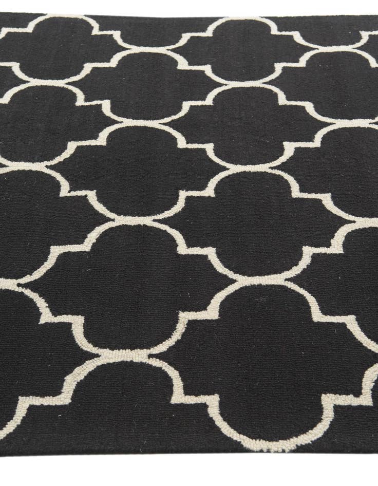Detail image of  5' 1 x 8' Luna Wool Rug