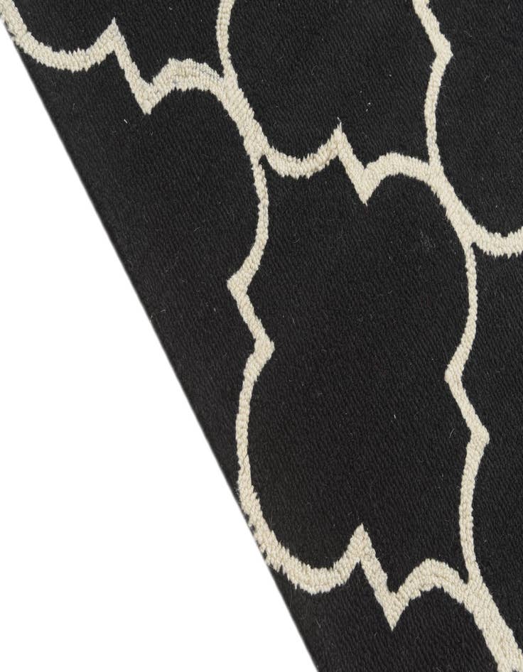 Detail image of  5' 1 x 8' Luna Wool Rug