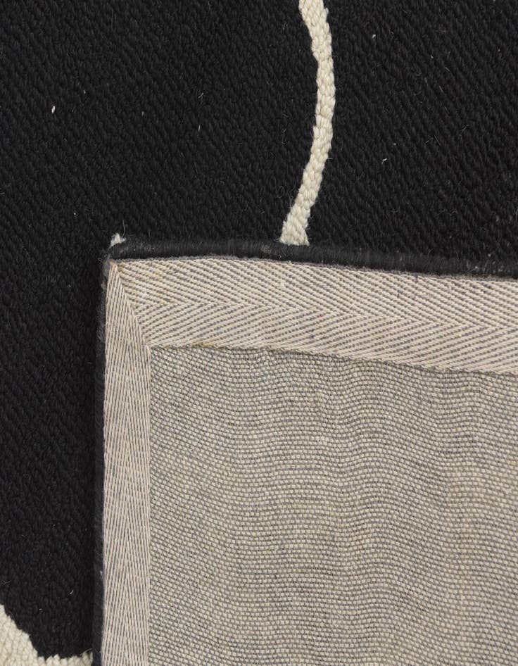 Detail image of  5' 1 x 8' Luna Wool Rug