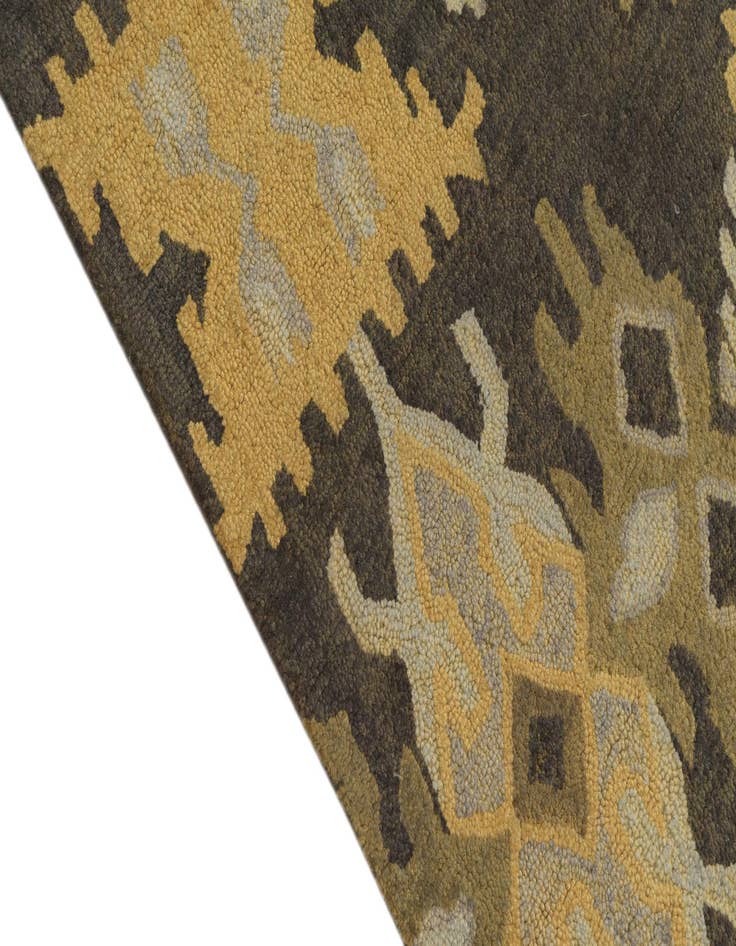 Detail image of  5' x 8' Luna Wool Rug
