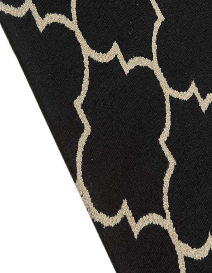 Detail image of  5' 1 x 8' Luna Wool Rug
