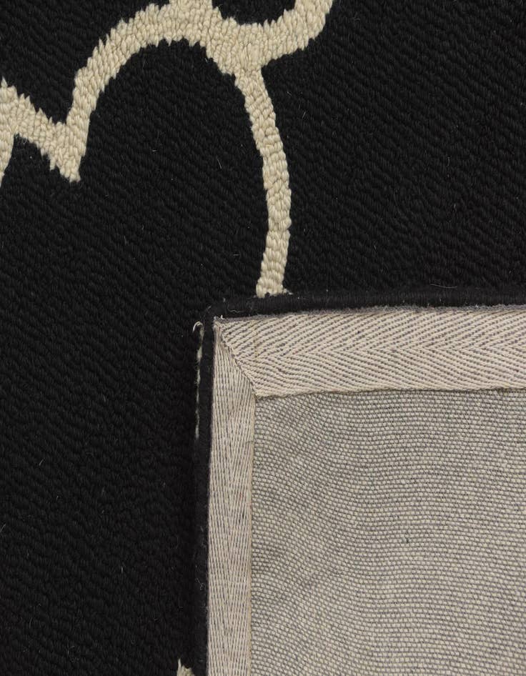 Detail image of  5' 1 x 8' Luna Wool Rug