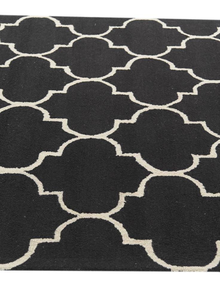 Detail image of  5' x 8' Luna Wool Rug