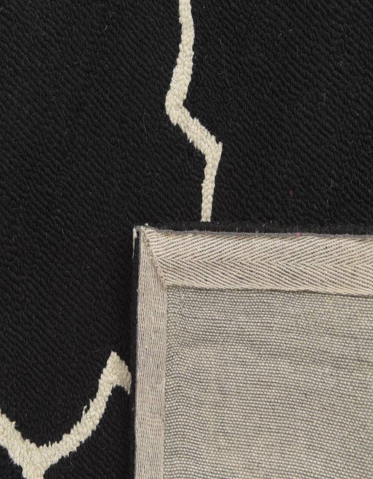 Detail image of  5' x 8' Luna Wool Rug