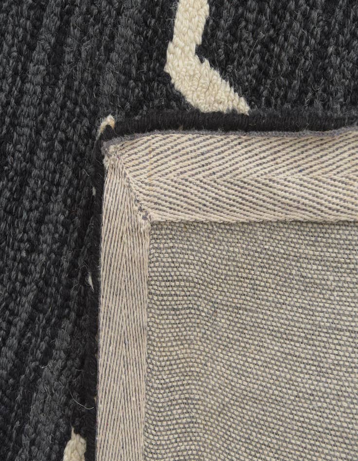 Detail image of  5' 1 x 8' Luna Wool Rug