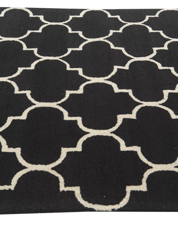 Detail image of  5' 1 x 8' Luna Wool Rug