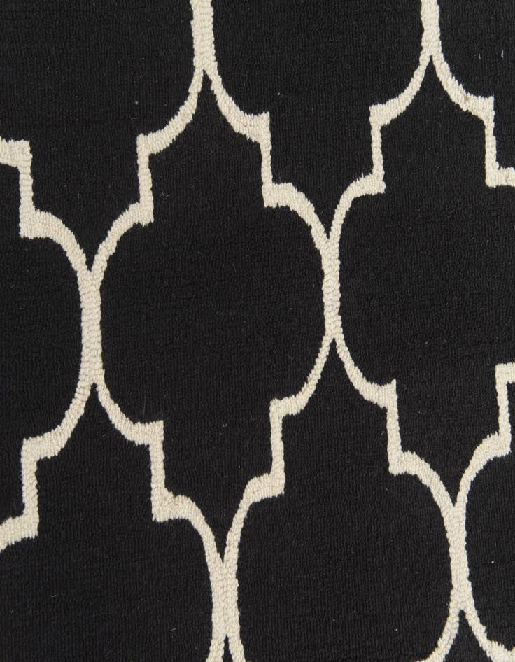 Detail image of  5' 1 x 8' Luna Wool Rug