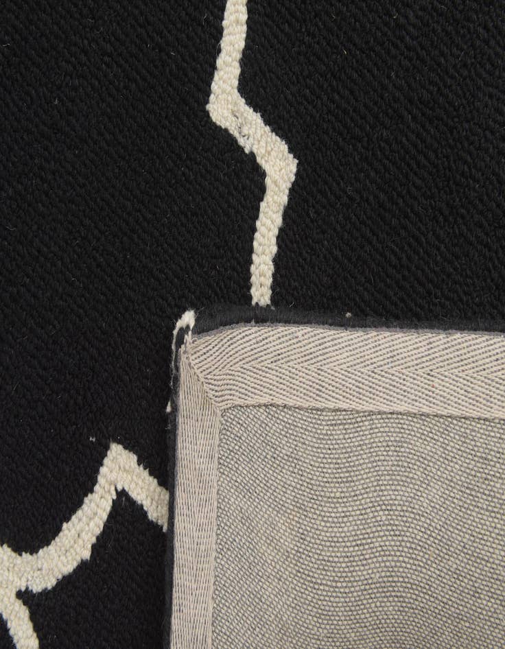 Detail image of  5' 1 x 8' Luna Wool Rug