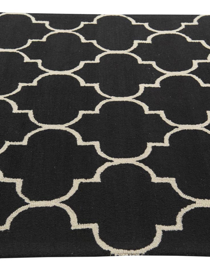 Detail image of  5' 1 x 8' Luna Wool Rug