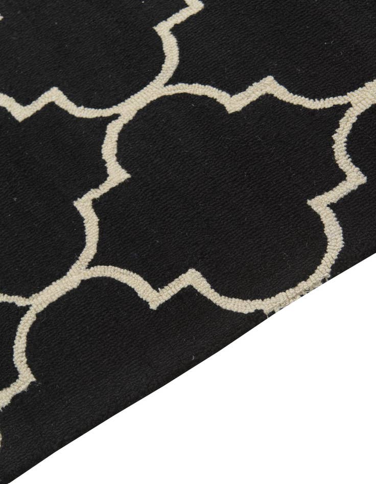 Detail image of  5' 1 x 8' Luna Wool Rug