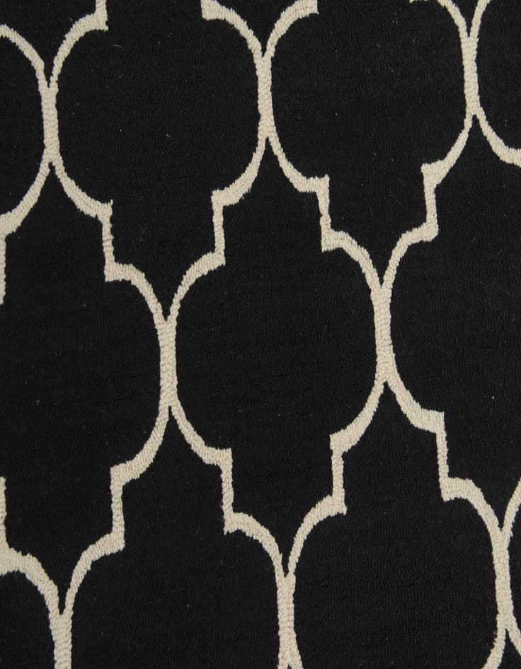 Detail image of  5' 1 x 8' Luna Wool Rug