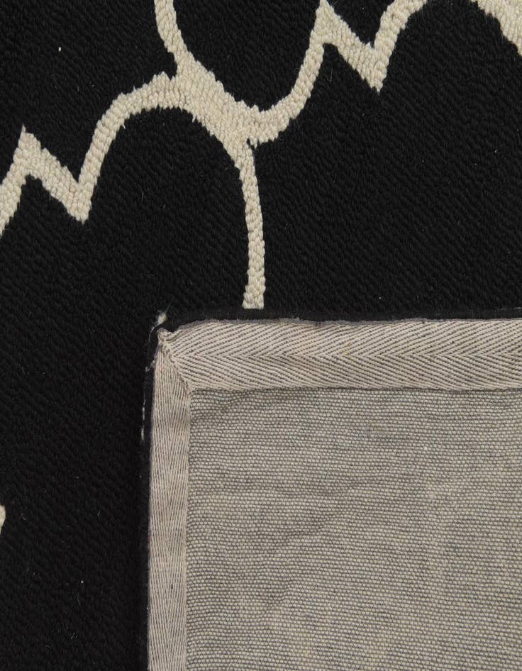 Detail image of  5' 1 x 8' Luna Wool Rug