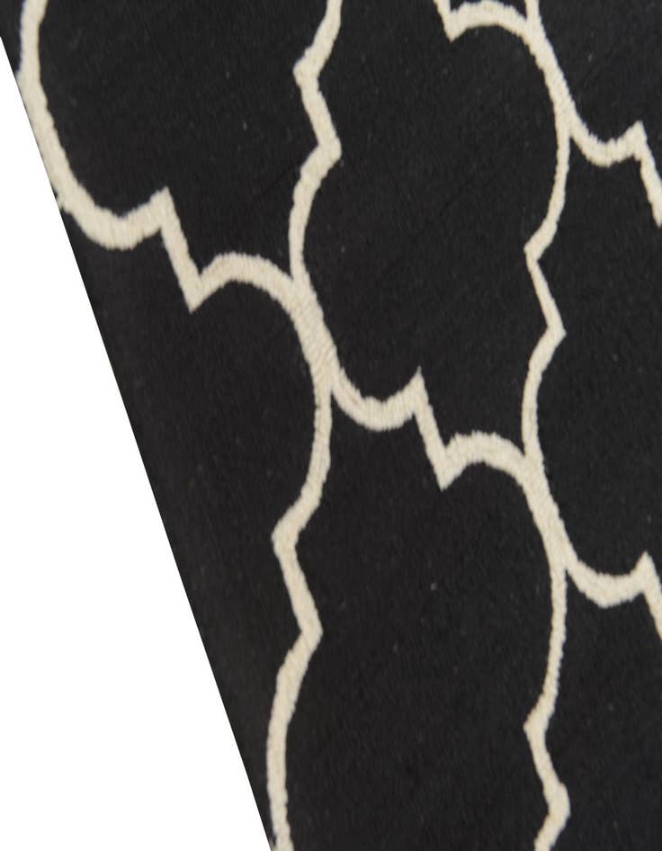 Detail image of  5' 1 x 8' Luna Wool Rug