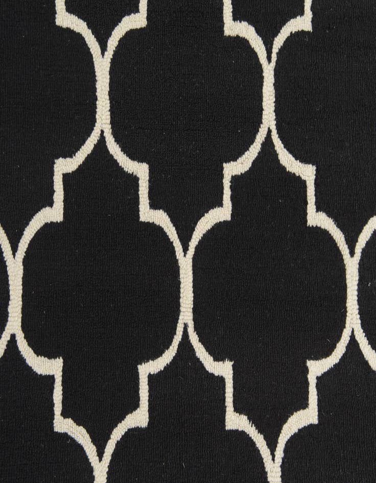 Detail image of  5' 1 x 8' Luna Wool Rug