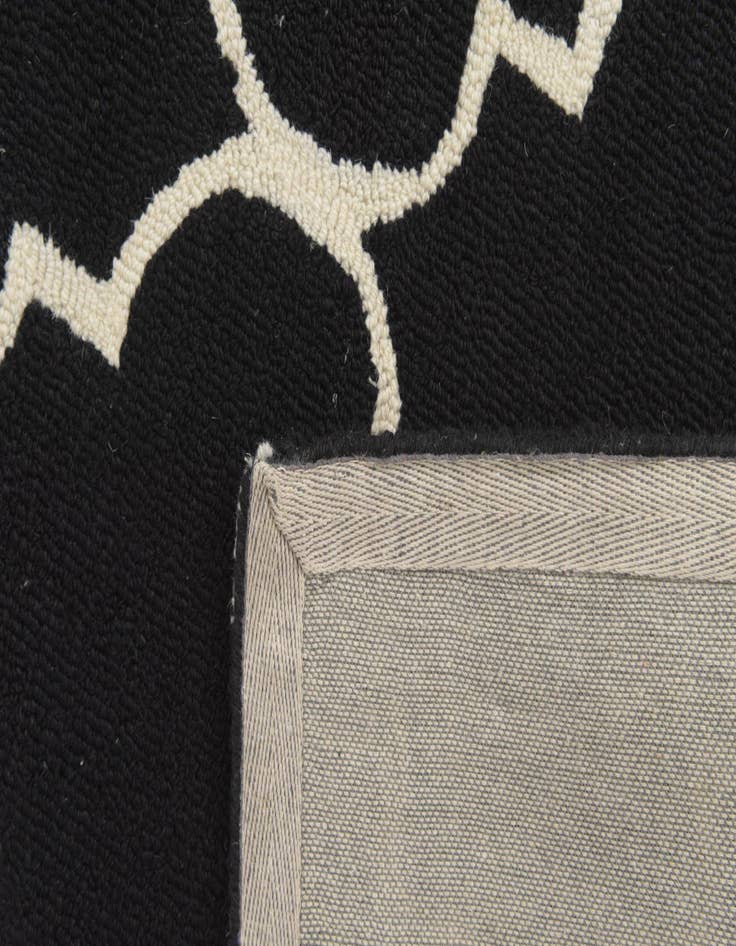 Detail image of  5' 1 x 8' Luna Wool Rug