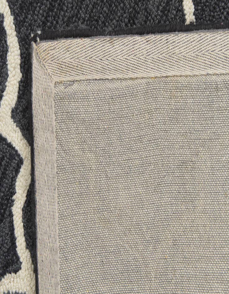 Detail image of  5' 1 x 8' Luna Wool Rug