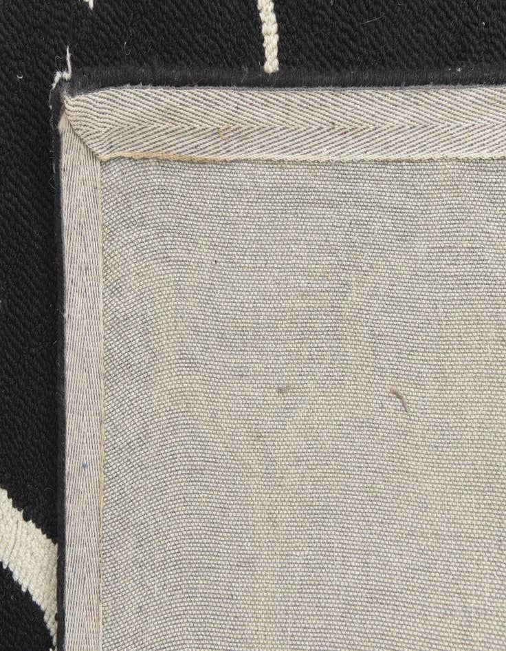 Detail image of  5' x 8' Luna Wool Rug