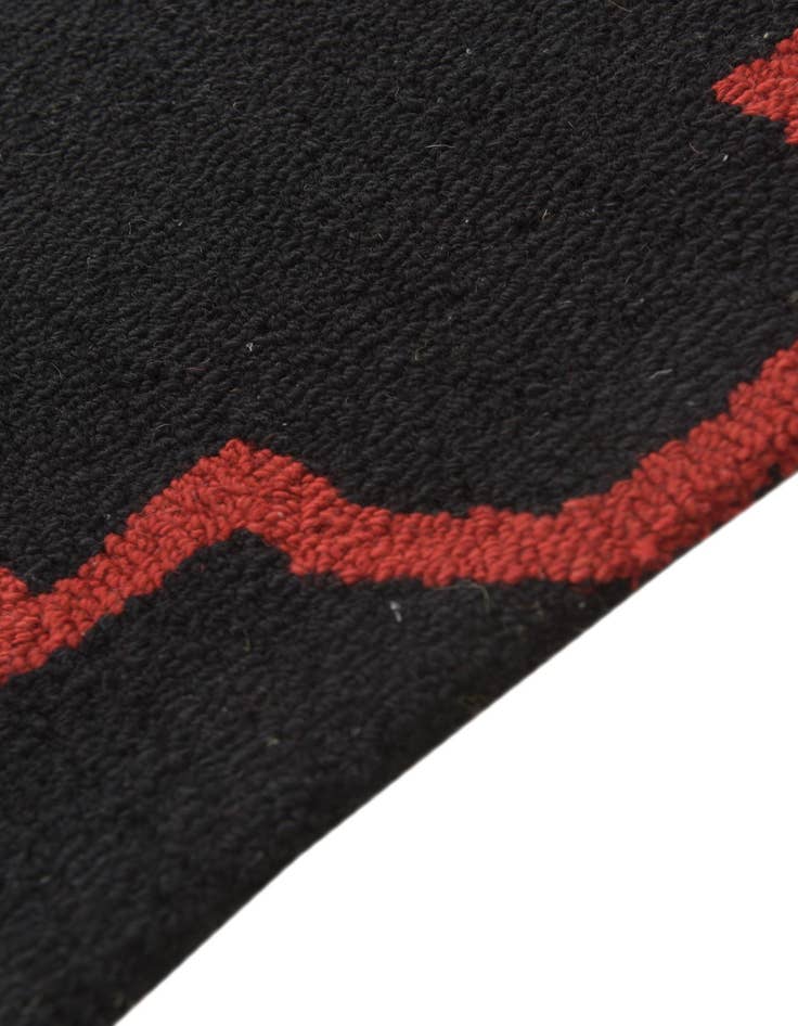 Detail image of  5' x 8' 1 Luna Wool Rug